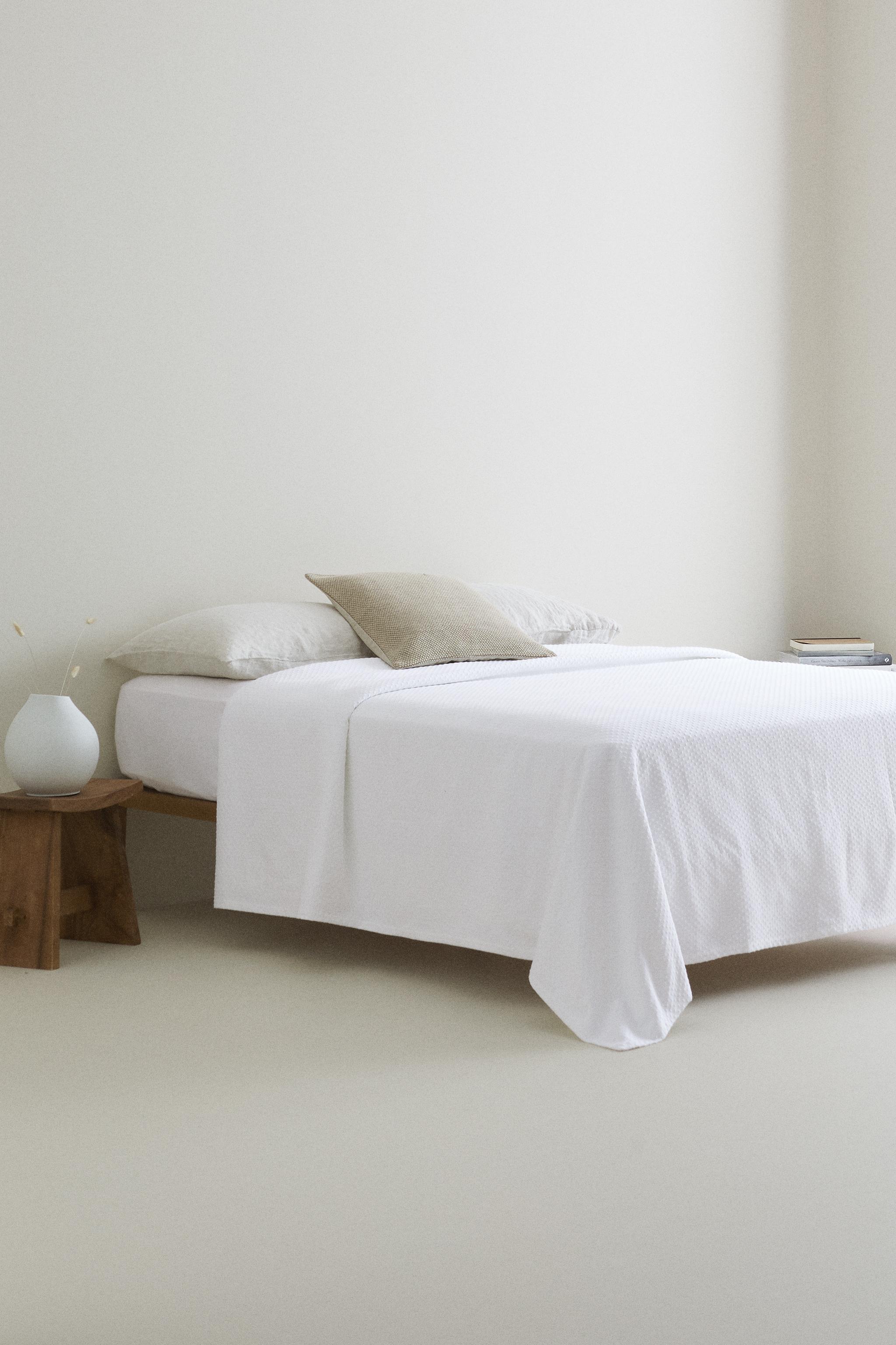 Seis colchas blancas de Zara Home para dar al dormitorio un aire minimal  impoluto