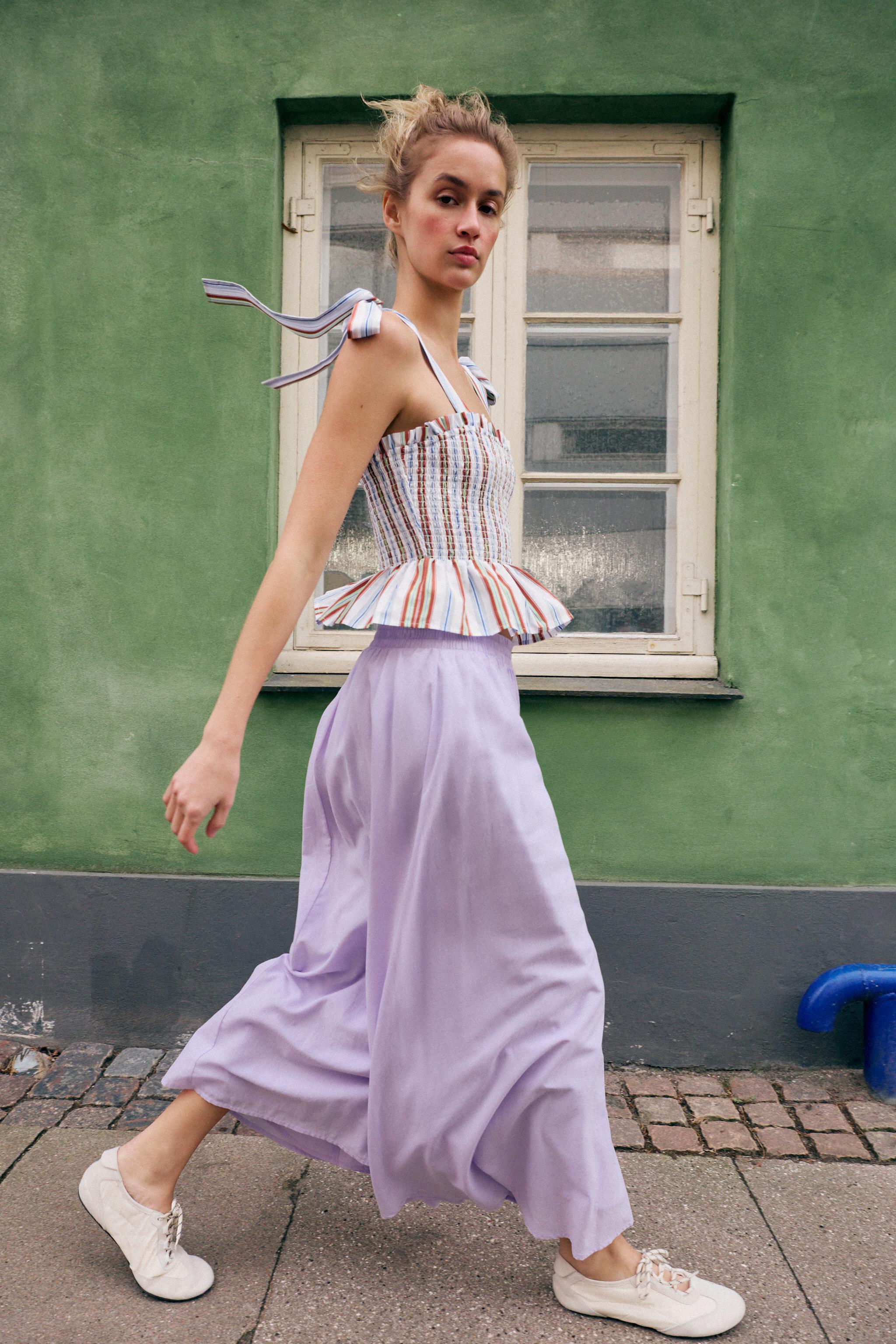 新品未使用  ザラ ストライプリボントップス ZARA - ZARA ストライプ 肩リボンフリル トップス キャミソール Lの