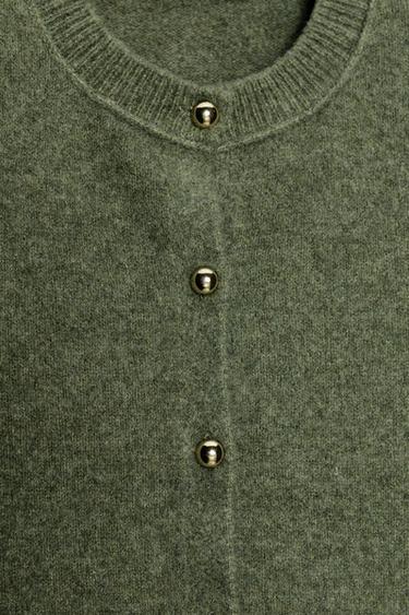 GILET EN MAILLE AVEC BOUTONS BOULES - Vert chiné de Zara - Image 5