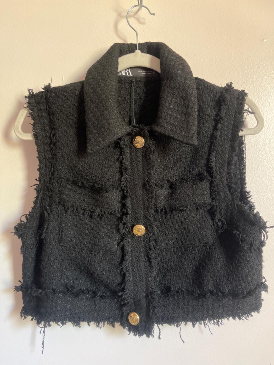TEXTURED CROPPED VEST