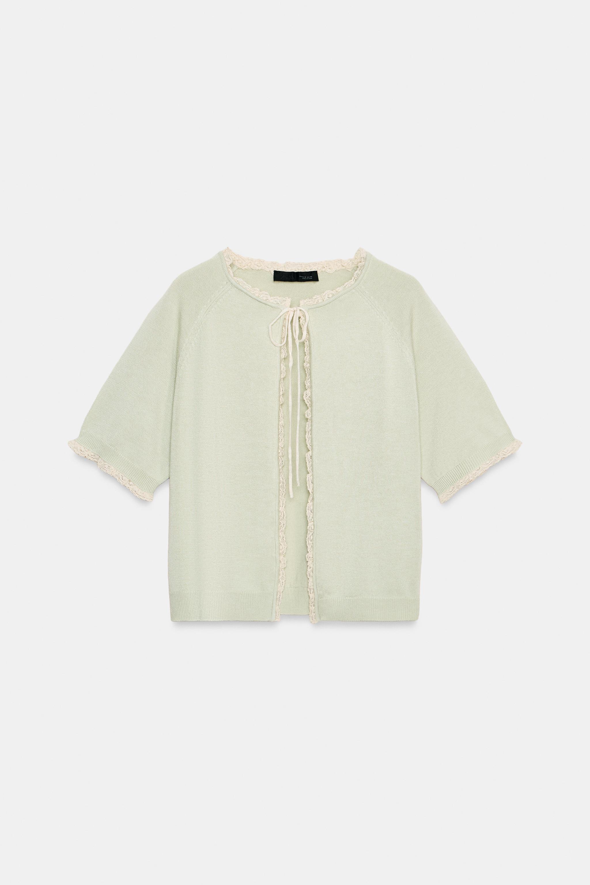 GILET EN MAILLE AVEC NŒUD ET DENTELLE