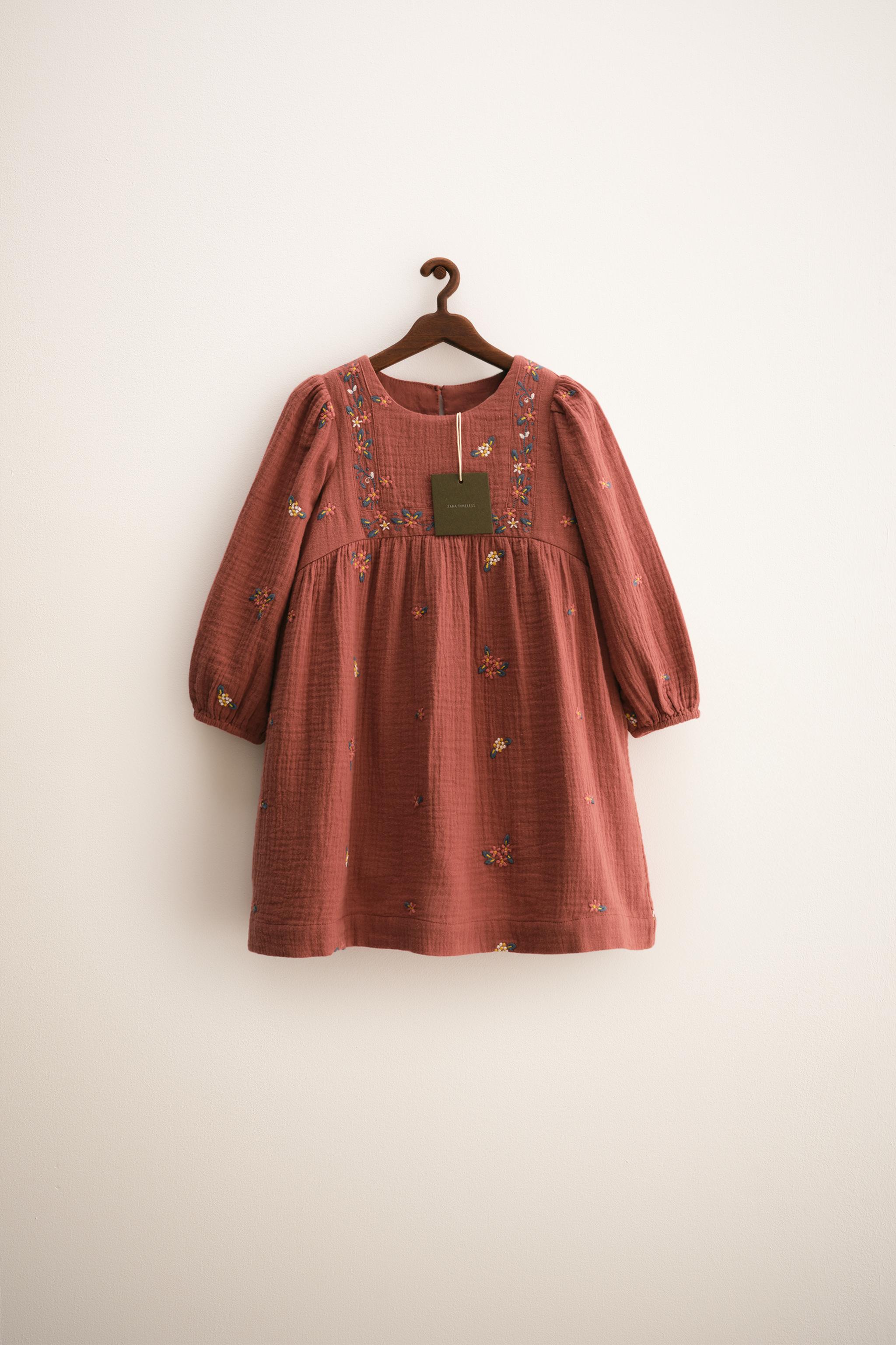 ZARA フラワーカラフル刺繍ブラック半袖ワンピース ZARA フラワーカラフル刺繍ブラック半袖ワンピース 全開
