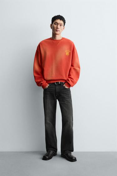 SUDADERA ESTAMPADO SPRAY TEXTOS - Rojo de Zara - Imagen 0
