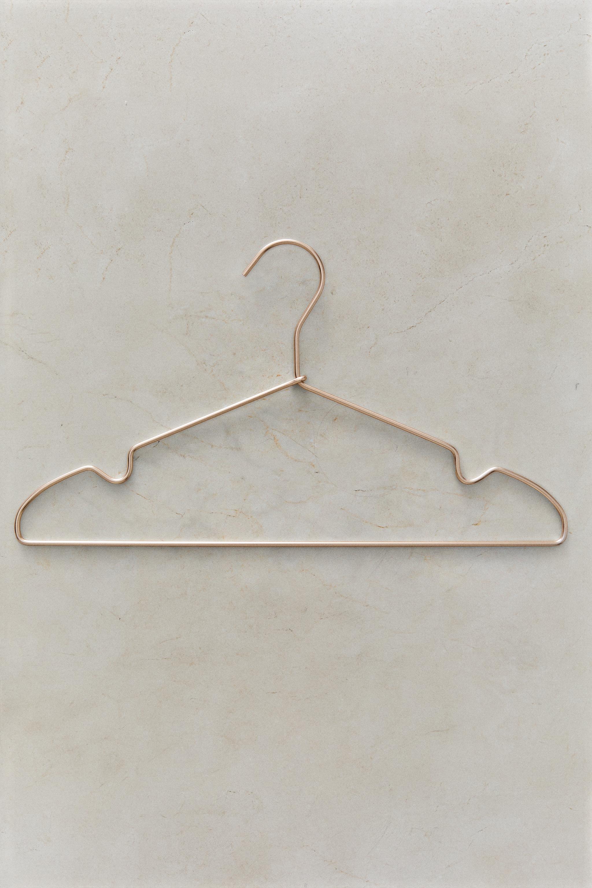 METAL HANGER (SET OF 5) — Gold