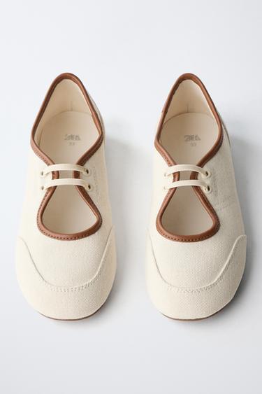 باليرينا من الخيش - أبيض صدفي الخاص بـ Zara