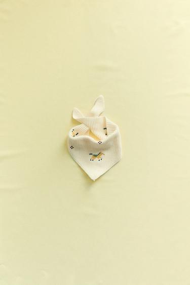 KNITTED BANDANNA WITH CROSS STITCH DETAILS - Ecru by Zara