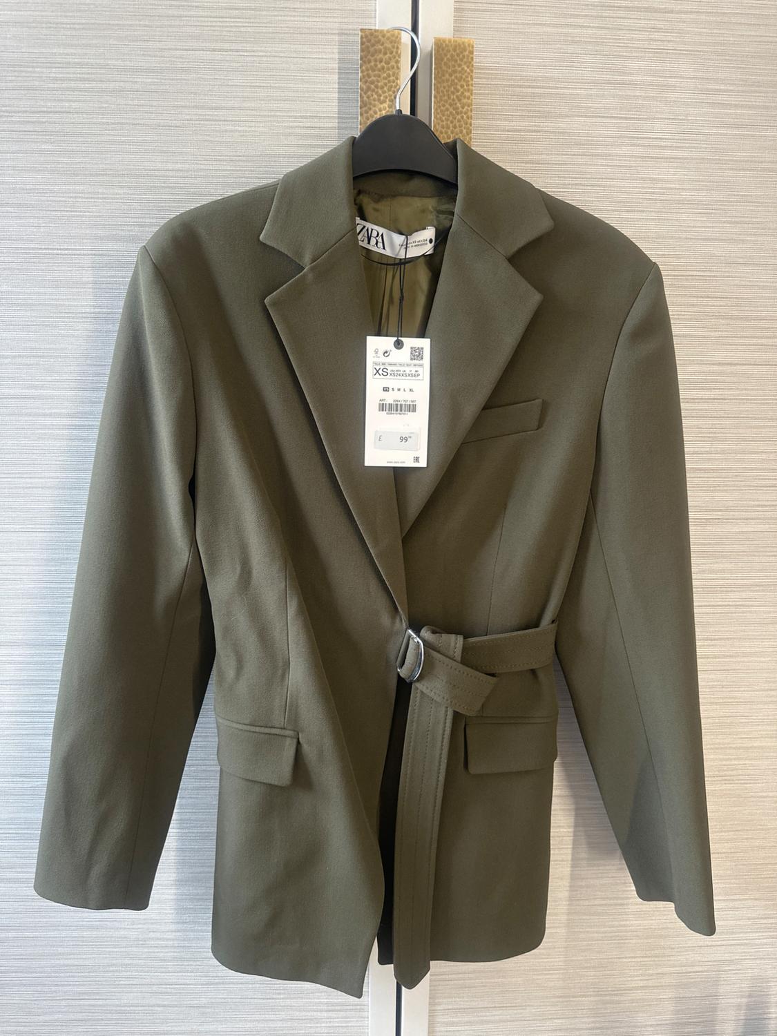 CUT-OUT BLAZER WITH BELT