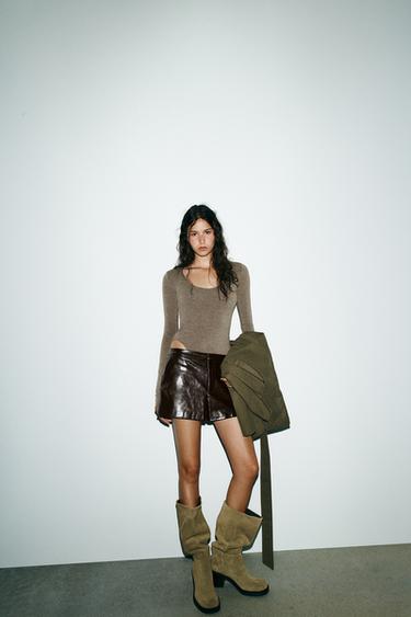 BOTA TACÓN SERRAJE PESPUNTE - Gris Topo de Zara - Imagen 0