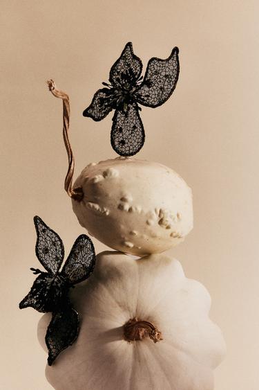 MAXI FLOWER EARRINGS - Black by Zara