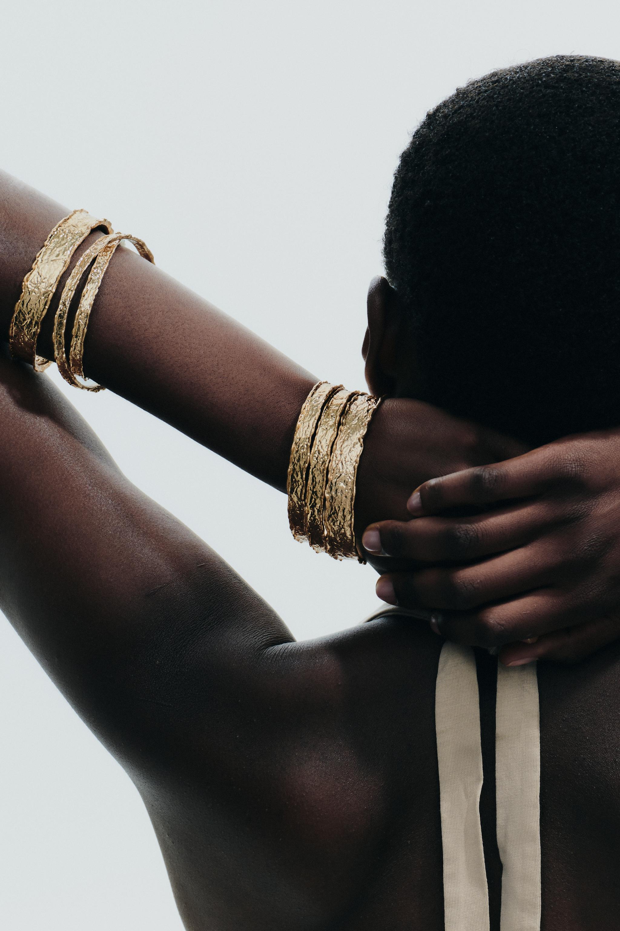 PACK OF TEXTURED BRACELETS