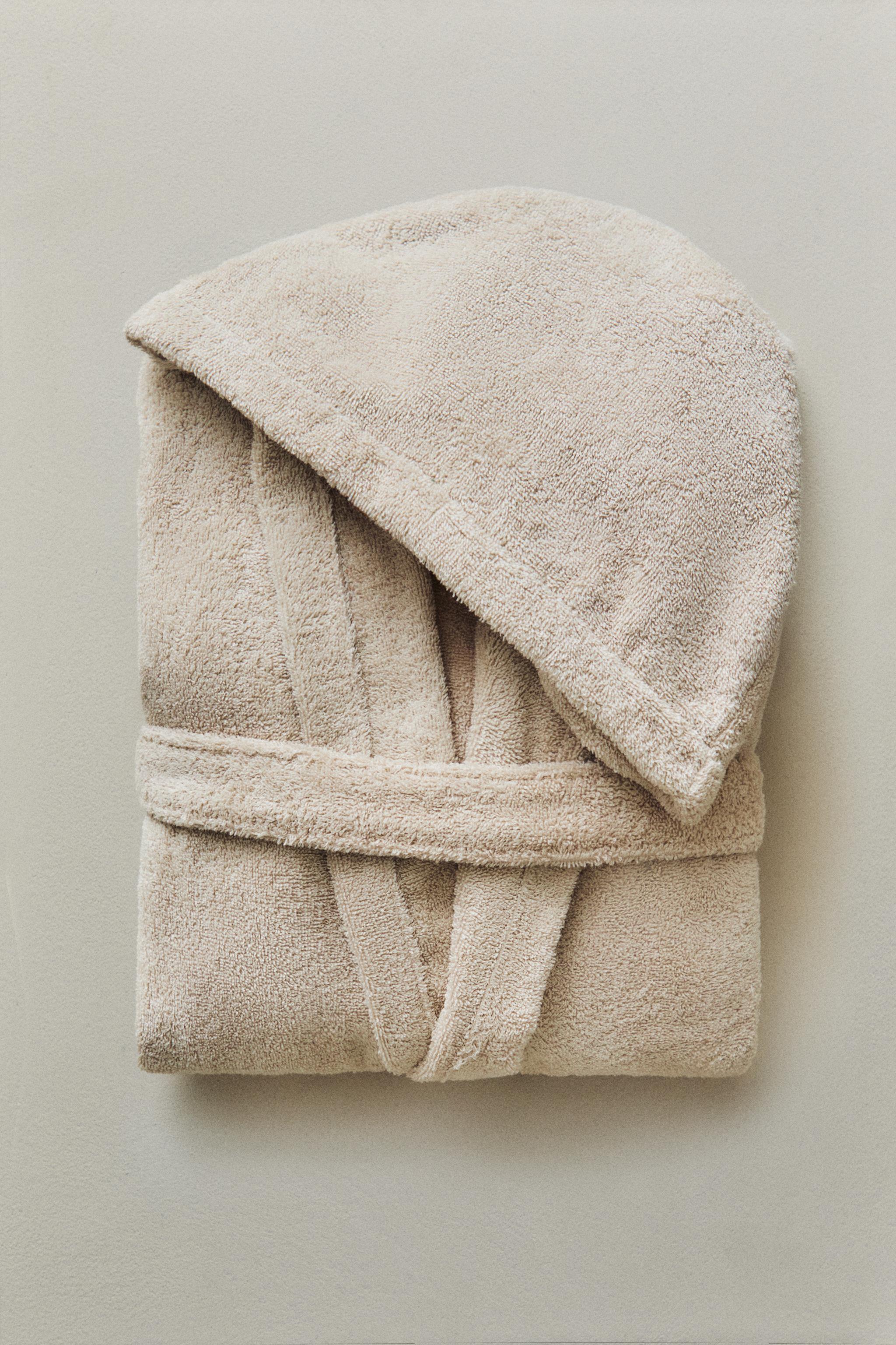 HOODED BATHROBE (360 GXM²) — Sand
