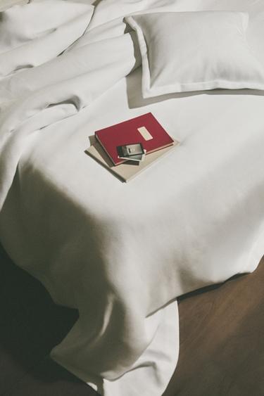 PERCALE BEDSPREAD - White by Zara