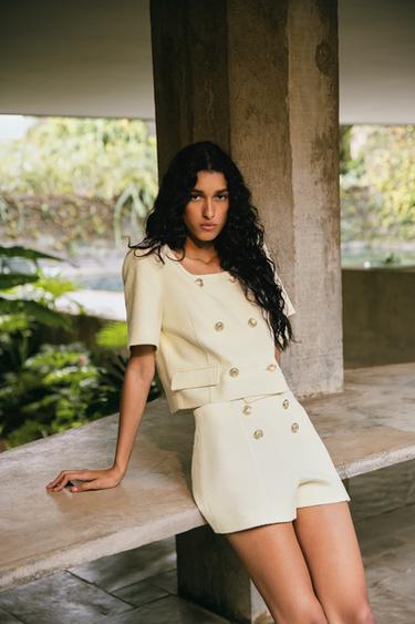 STRUKTURIERTE BERMUDASHORTS MIT GOLDENEN KNÖPFEN - Print von Zara - Bild 0
