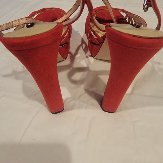 AMAZING BASIC ADDITION TO YOUR WARDROBE - Image 2