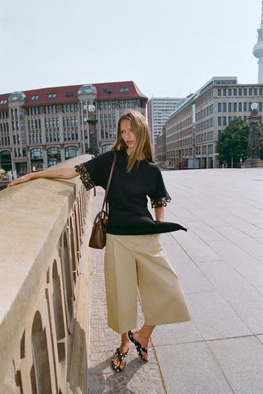 ASYMMETRISK T-SHIRT MED BLONDE - Sort fra Zara