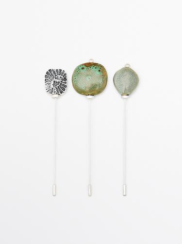 Zara Brooch with textured ceramic piece and medallion - Silver