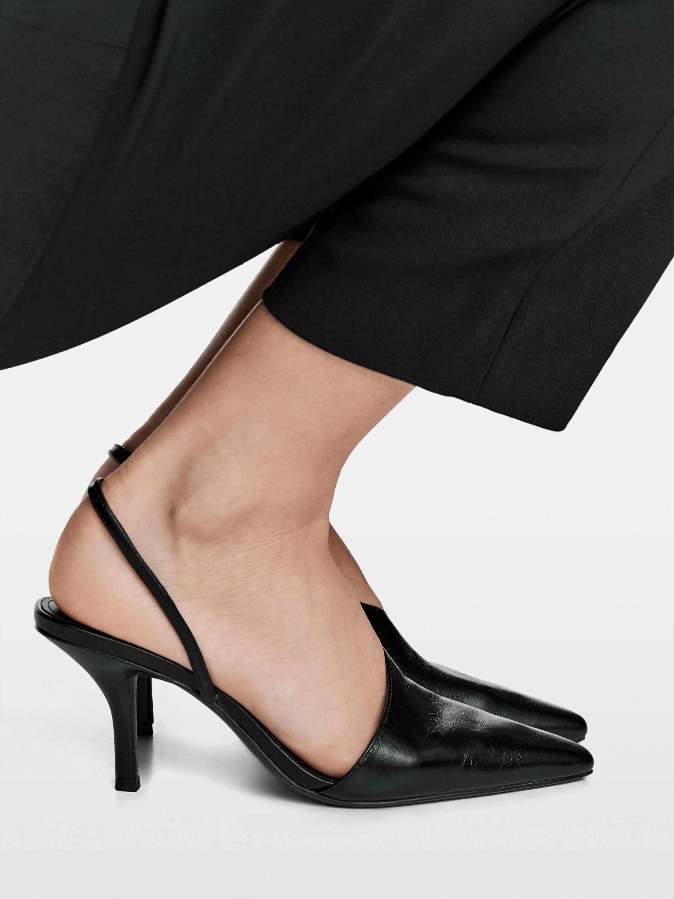 Chaussure à talon asymétrique
