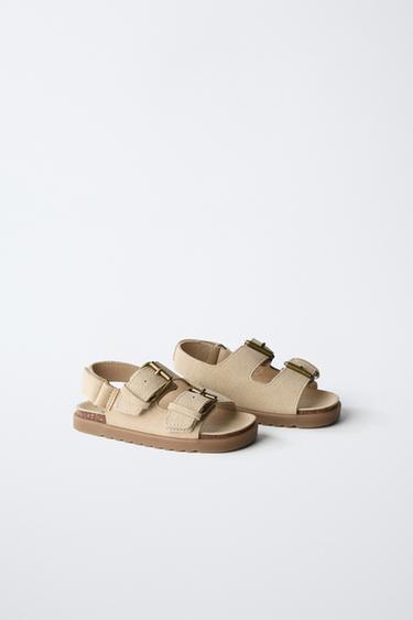 LEDERSANDALE MIT SCHNALLEN - Sandfarbe von Zara