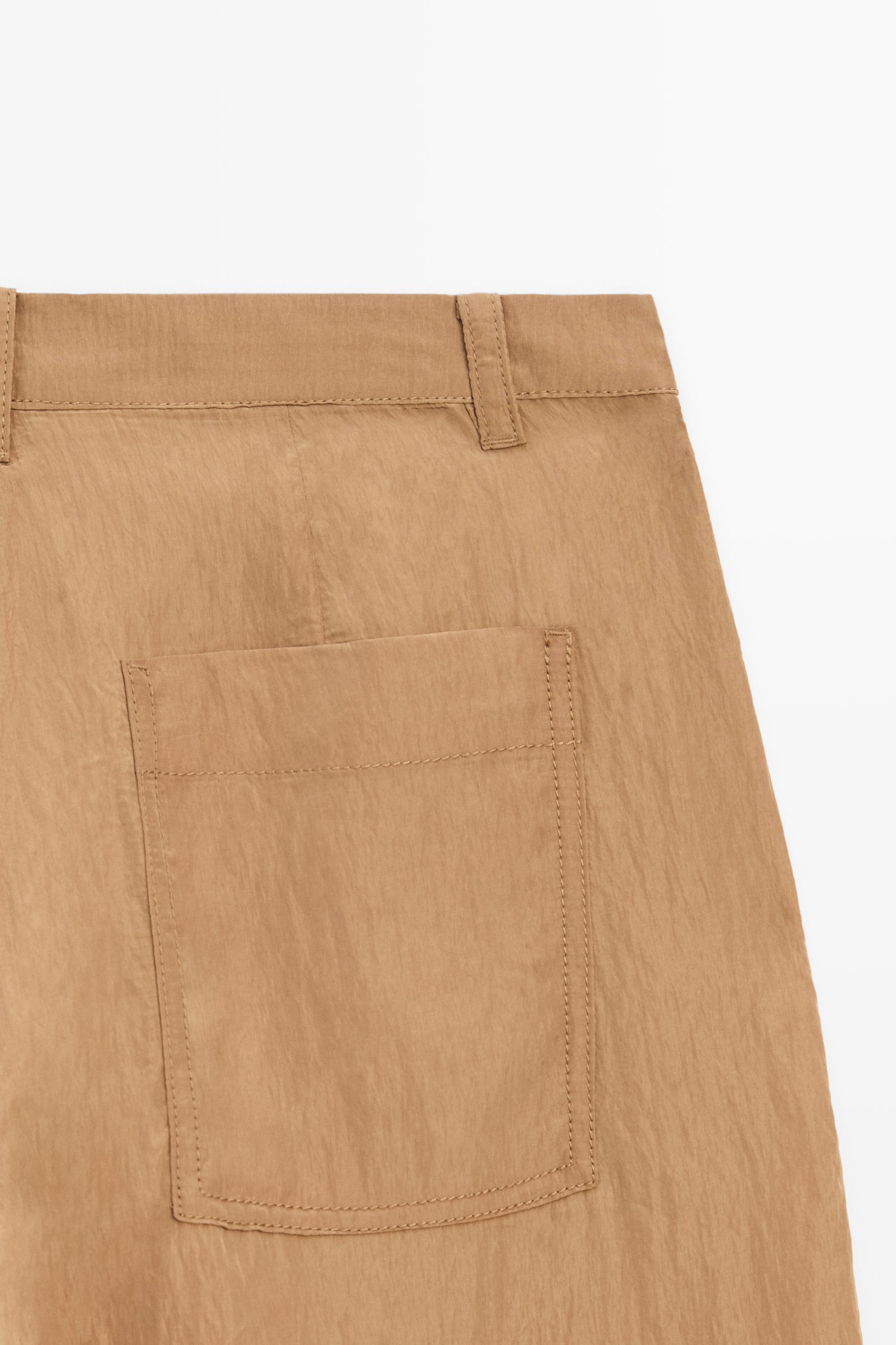 Lightweight barrel fit trousers