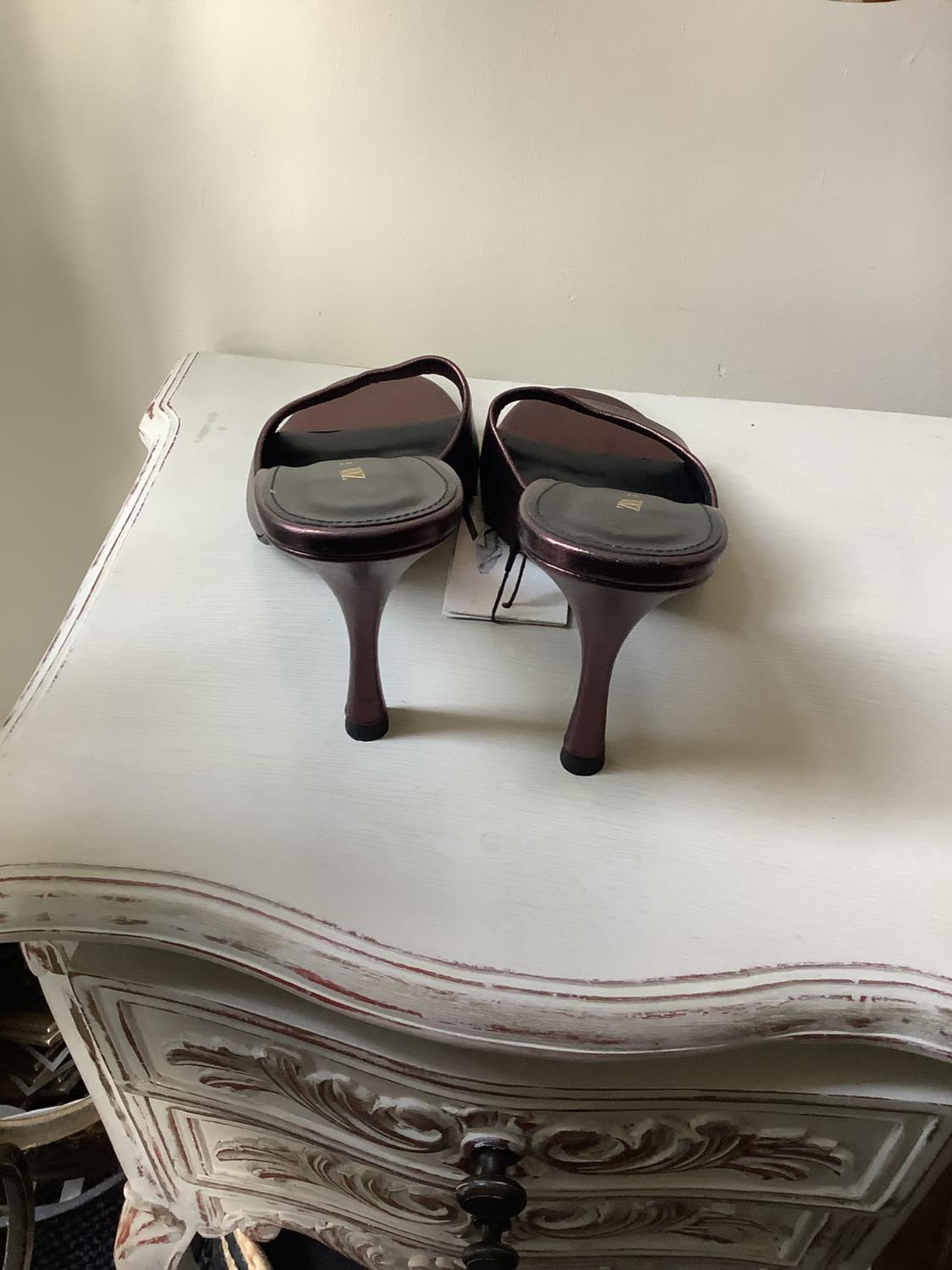ZARA LEATHER SLING BACKS, NEW, SIZE 41 - Image 2