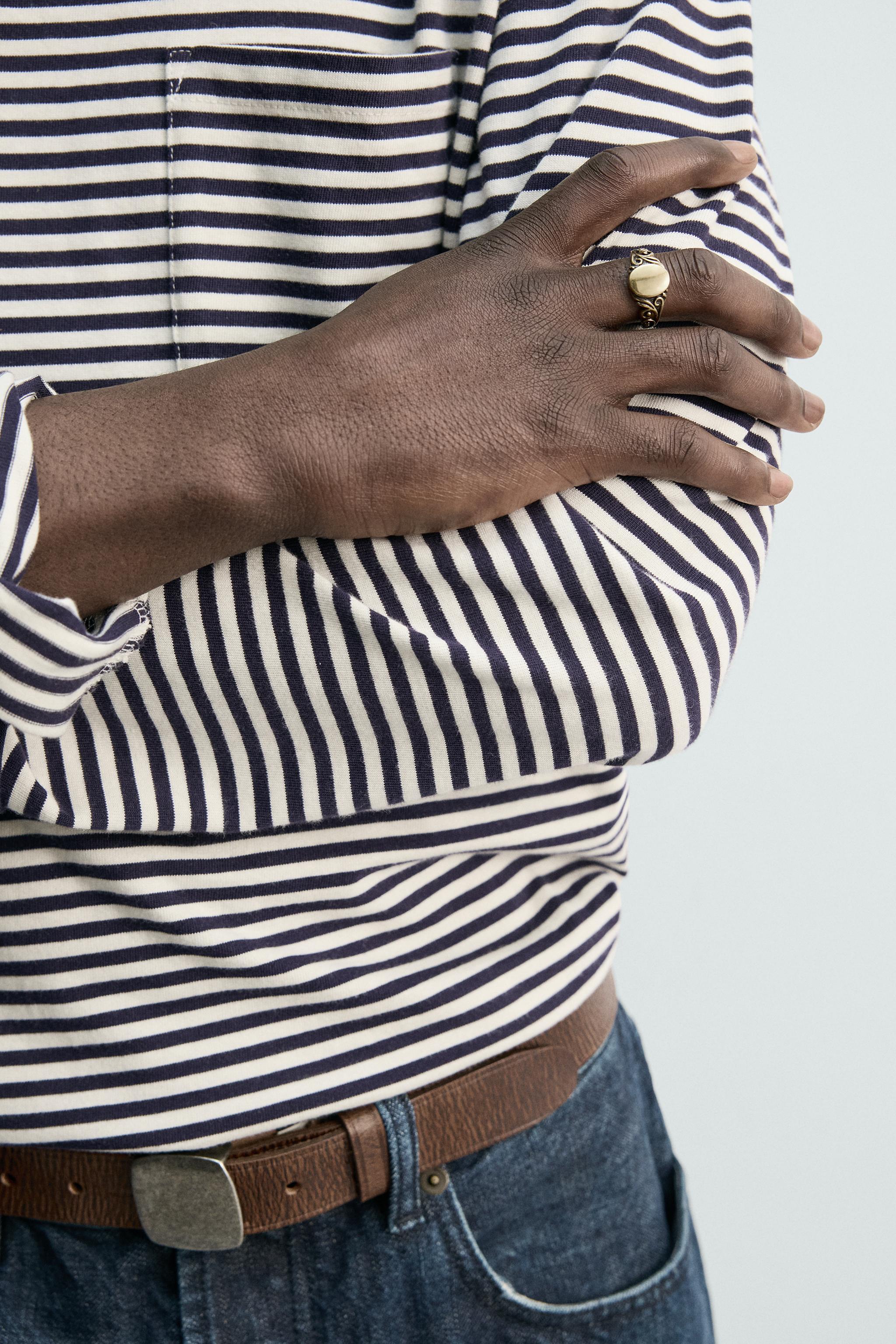 EMBOSSED SIGNET RING