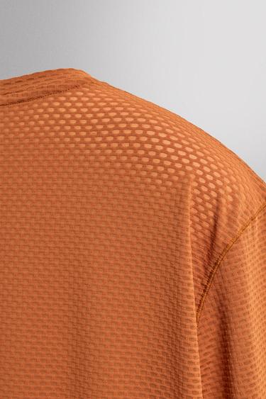 TEXTURED LONG SLEEVE GRAVEL TECHNICAL T-SHIRT - Ochre by Zara - Image 10