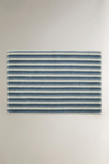 BADVORLEGER MIT GEOMETRISCHEM JACQUARD - Blau von Zara - Bild 0