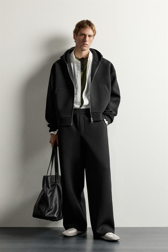 SUDADERA TÉCNICA CAPUCHA CREMALLERA - Negro de Zara - Imagen 0