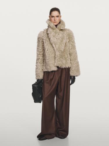 Abrigo corto piel con pelo - STUDIO - Crudo de Zara