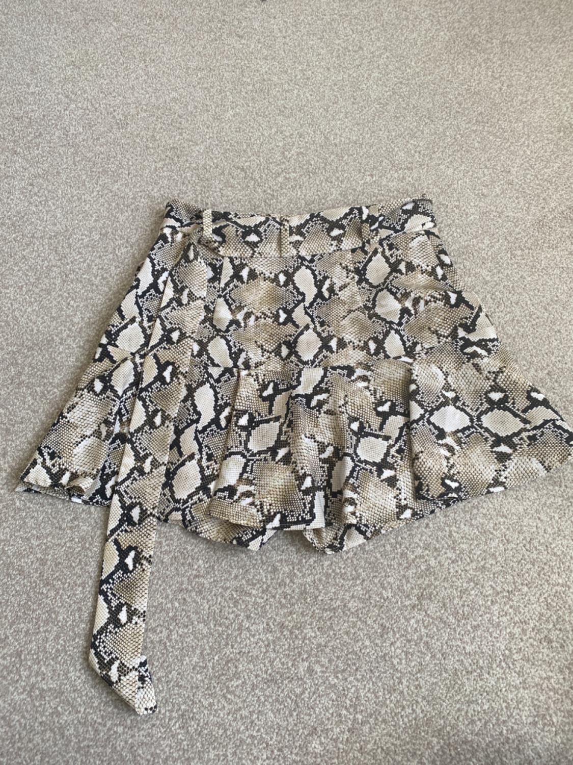 ANIMAL PRINT BERMUDA SHORTS - Image 3