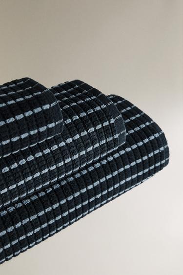 TEXTURED BATH TOWEL - Navy blue by Zara - Image 1