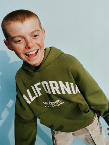 SUDADERA TEXTO RELIEVE - Verde de Zara