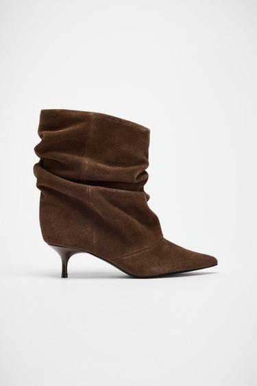 RUFFLED SPLIT SUEDE ANKLE BOOTS - Dark tan by Zara