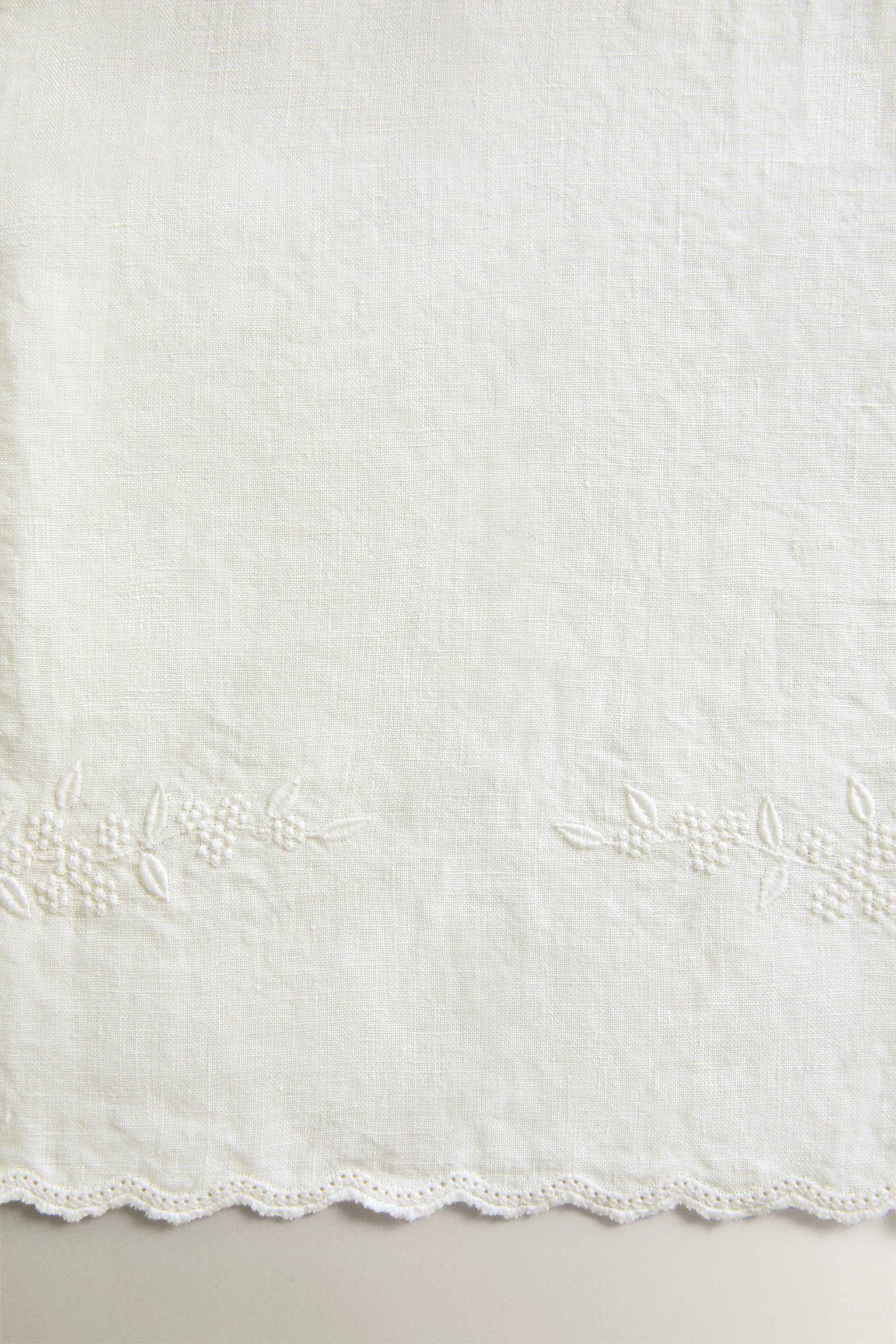 EMBROIDERED LINEN TOWEL