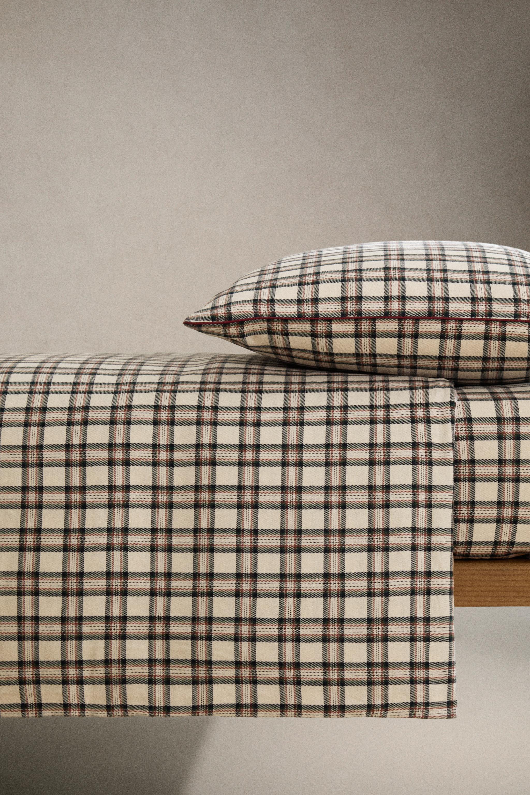 CHILDREN’S CHRISTMAS CHECK FLANNEL FITTED SHEET