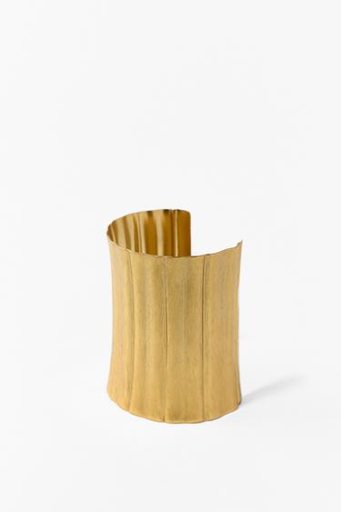 METALARMBÅND MED PRÆGNING - guld fra Zara