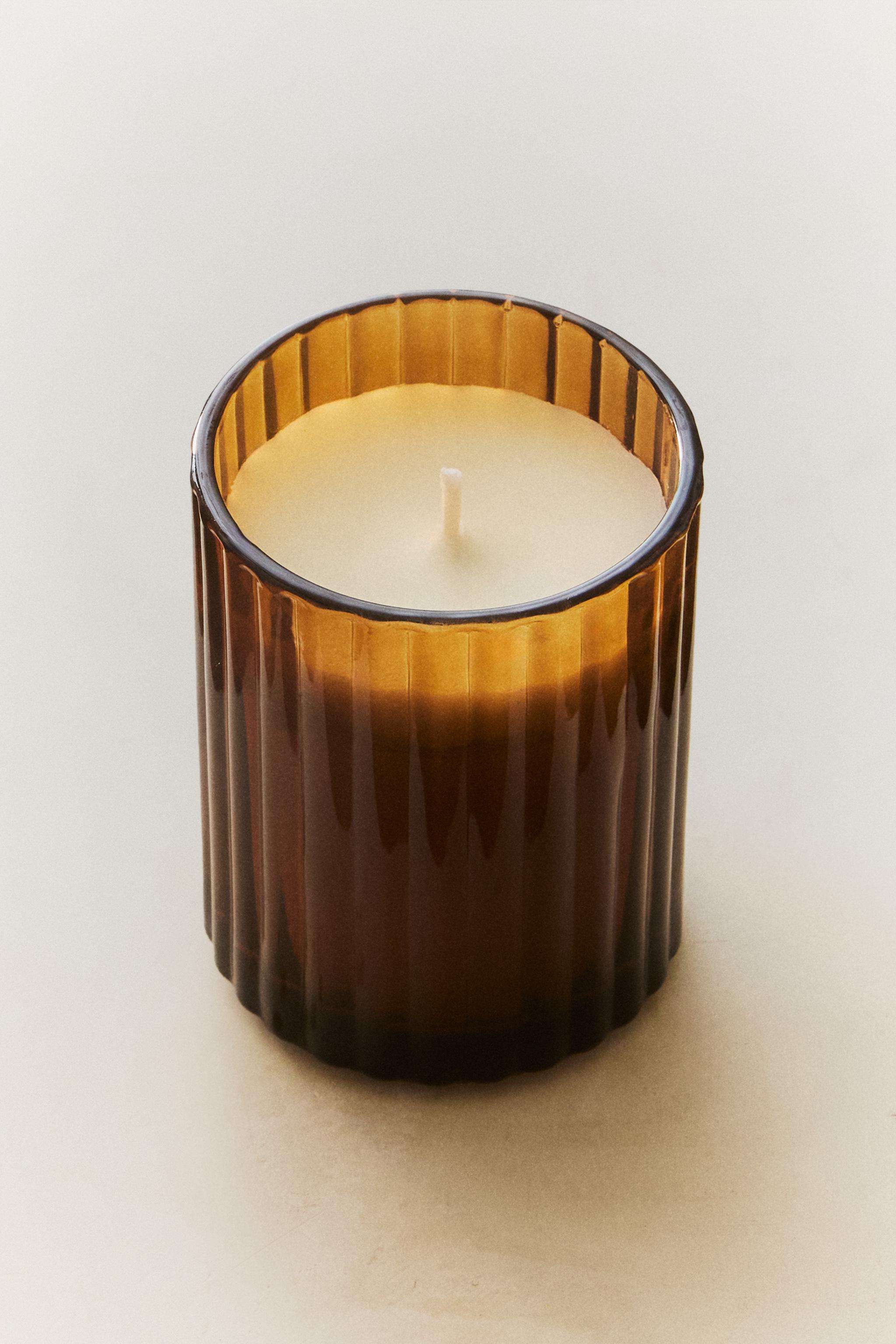 (230 G) PUMPKIN SPICE SCENTED CANDLE — Pumpkin
