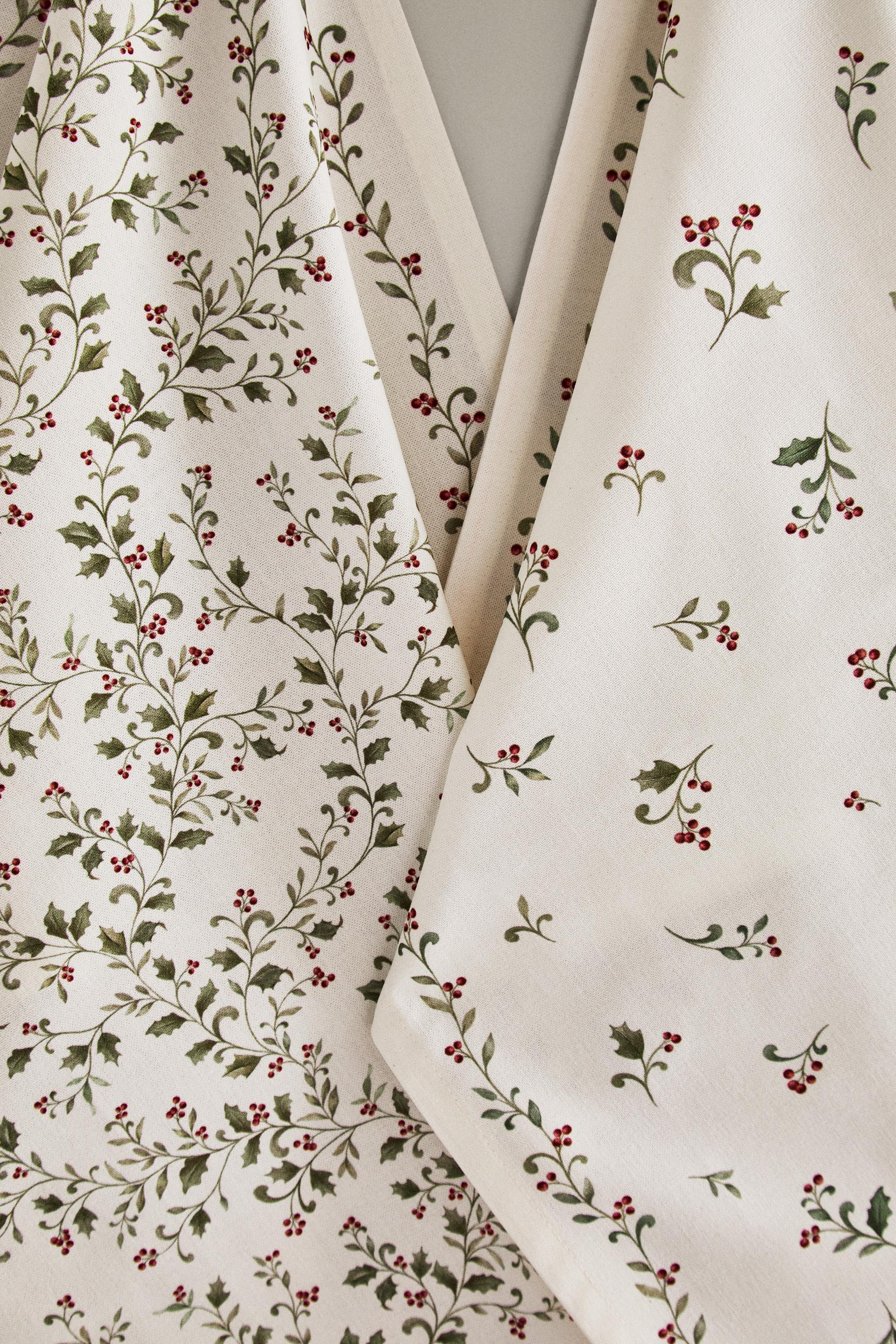 SET OF COTTON KITCHEN TOWELS WITH CHRISTMAS LEAVES PRINT (SET OF 2)