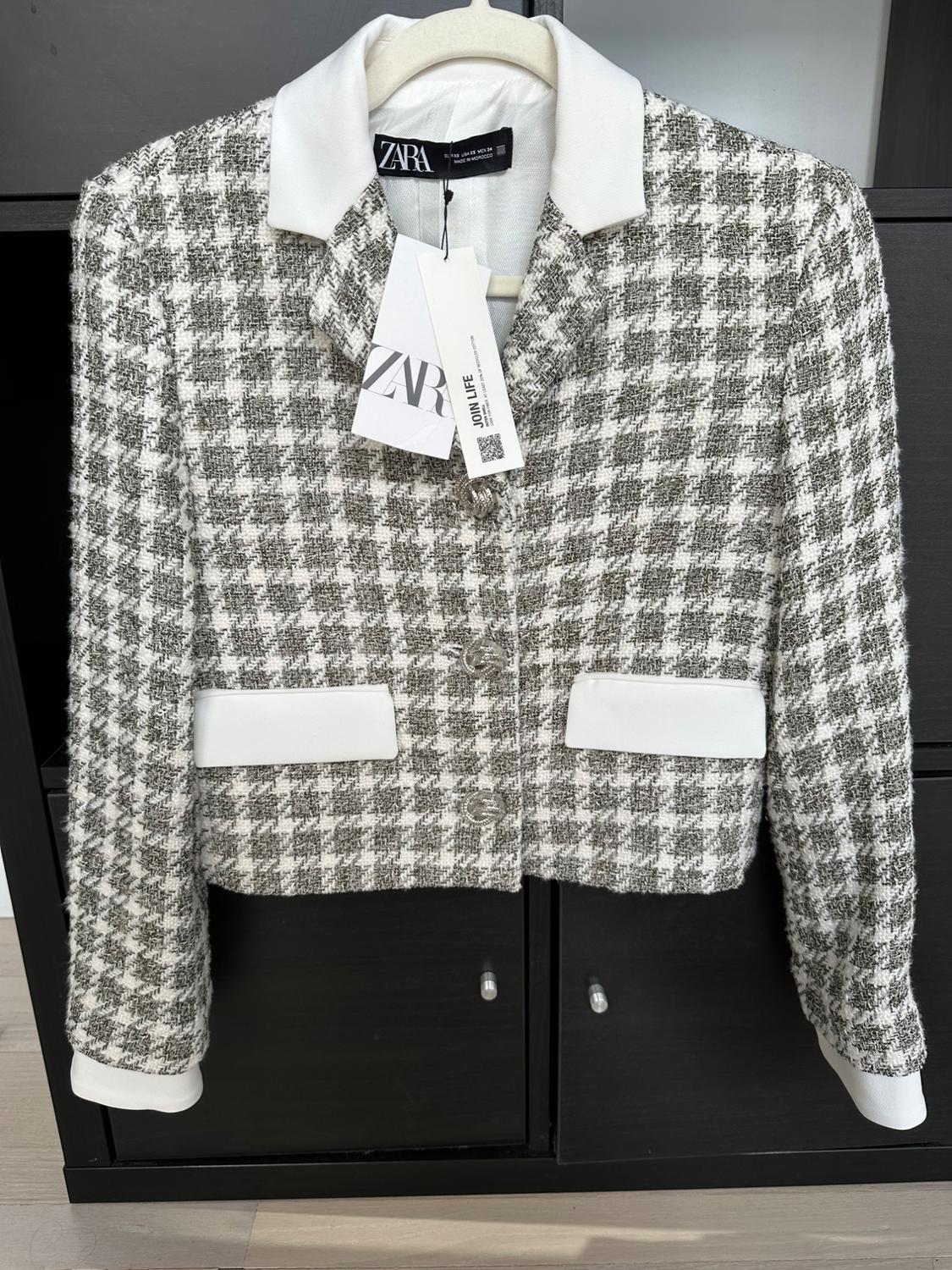 White and gray plaid jacket with a white collar, hanging on a hanger. Visible tags: "ZARA" and "JOIN LIFE".