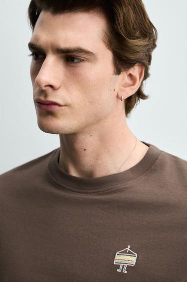 T-SHIRT BRODÉ SANDWICH - Marron clair de Zara - Image 4