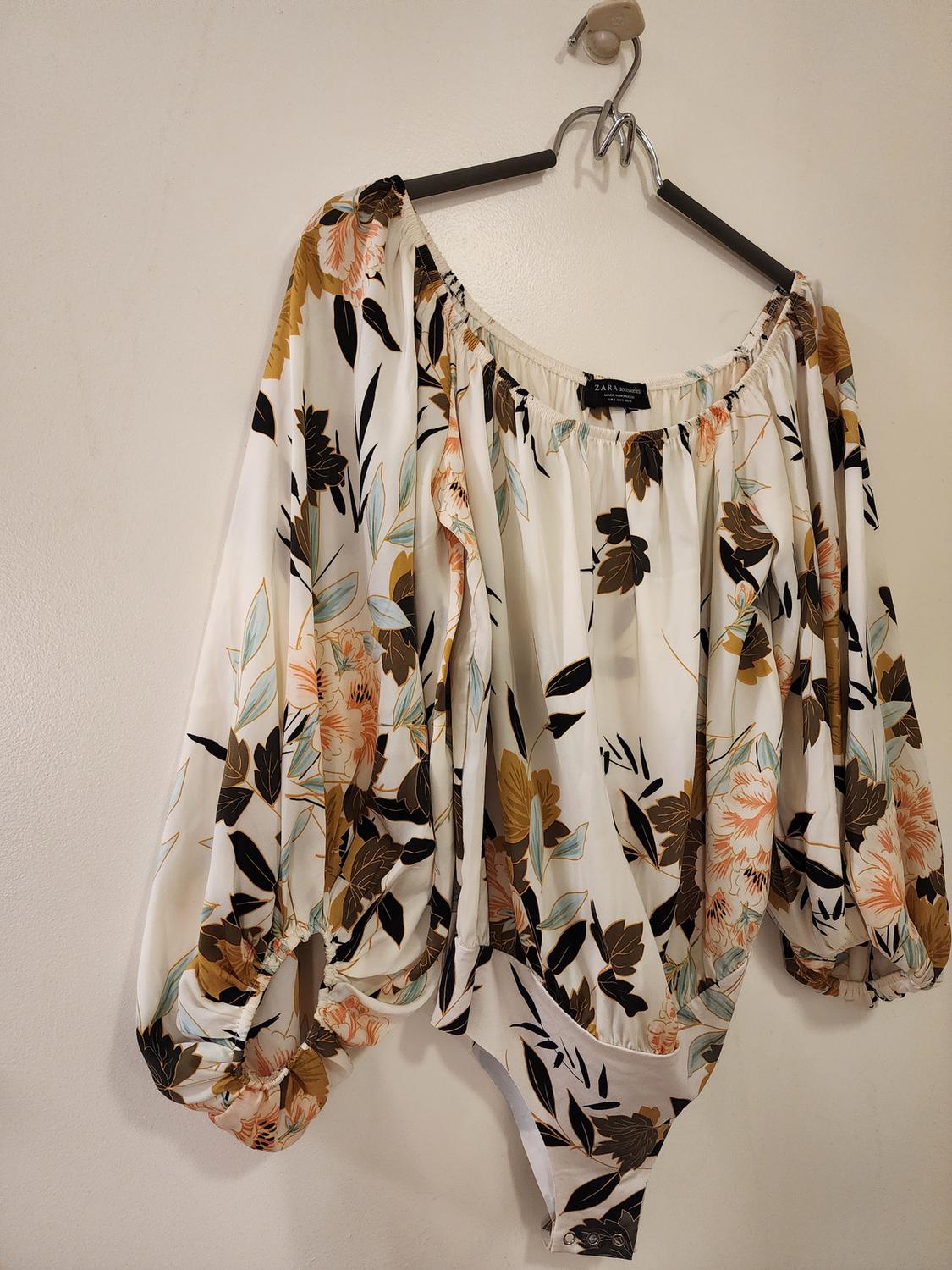 PRINTED SILKY FLORAL OFF SHOULDER BODYSUIT - Image 4