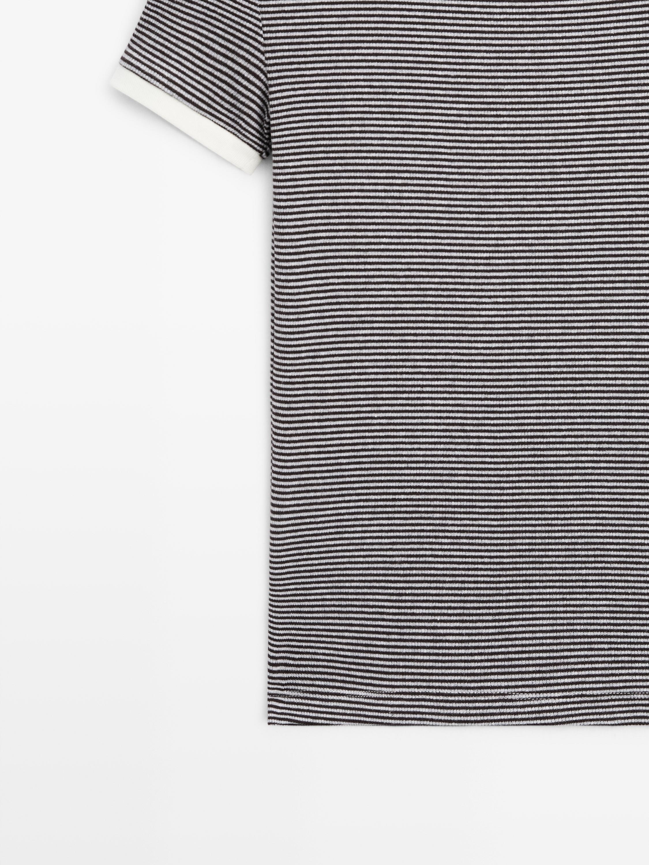 Short sleeve T-shirt with contrast detail