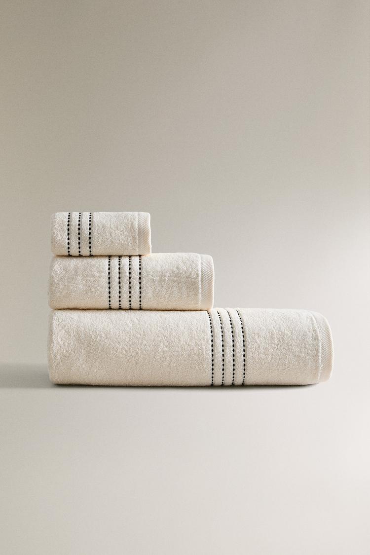BATH TOWEL WITH CONTRAST PIPING Sand Black ZARA Canada
