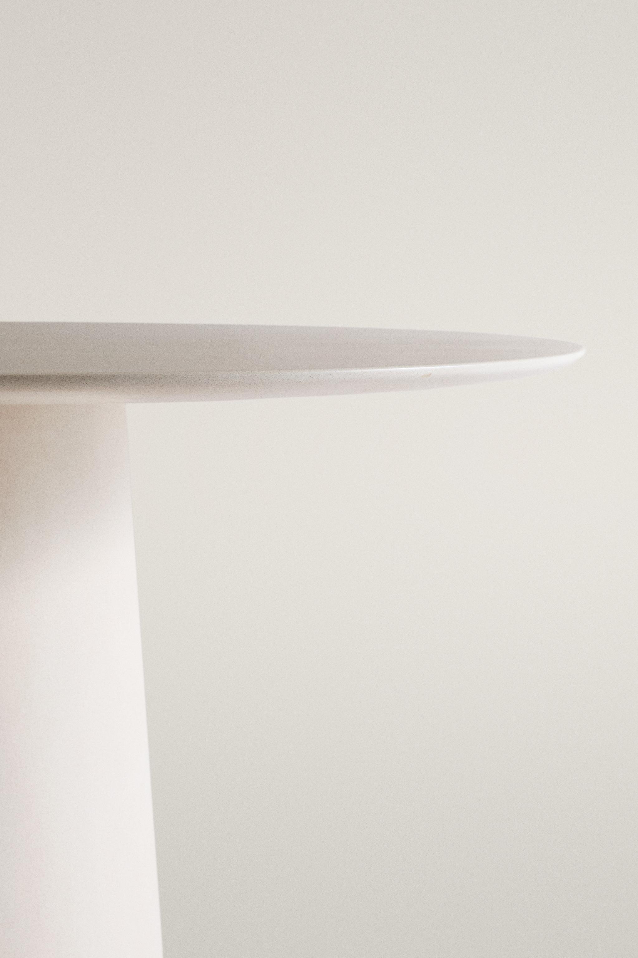 ROUND CEMENT OUTDOOR TABLE