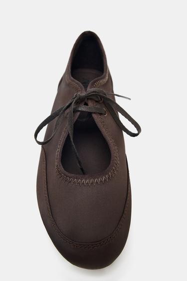 BALLERINES SPORTIVES À LACETS - Marron de Zara - Image 5