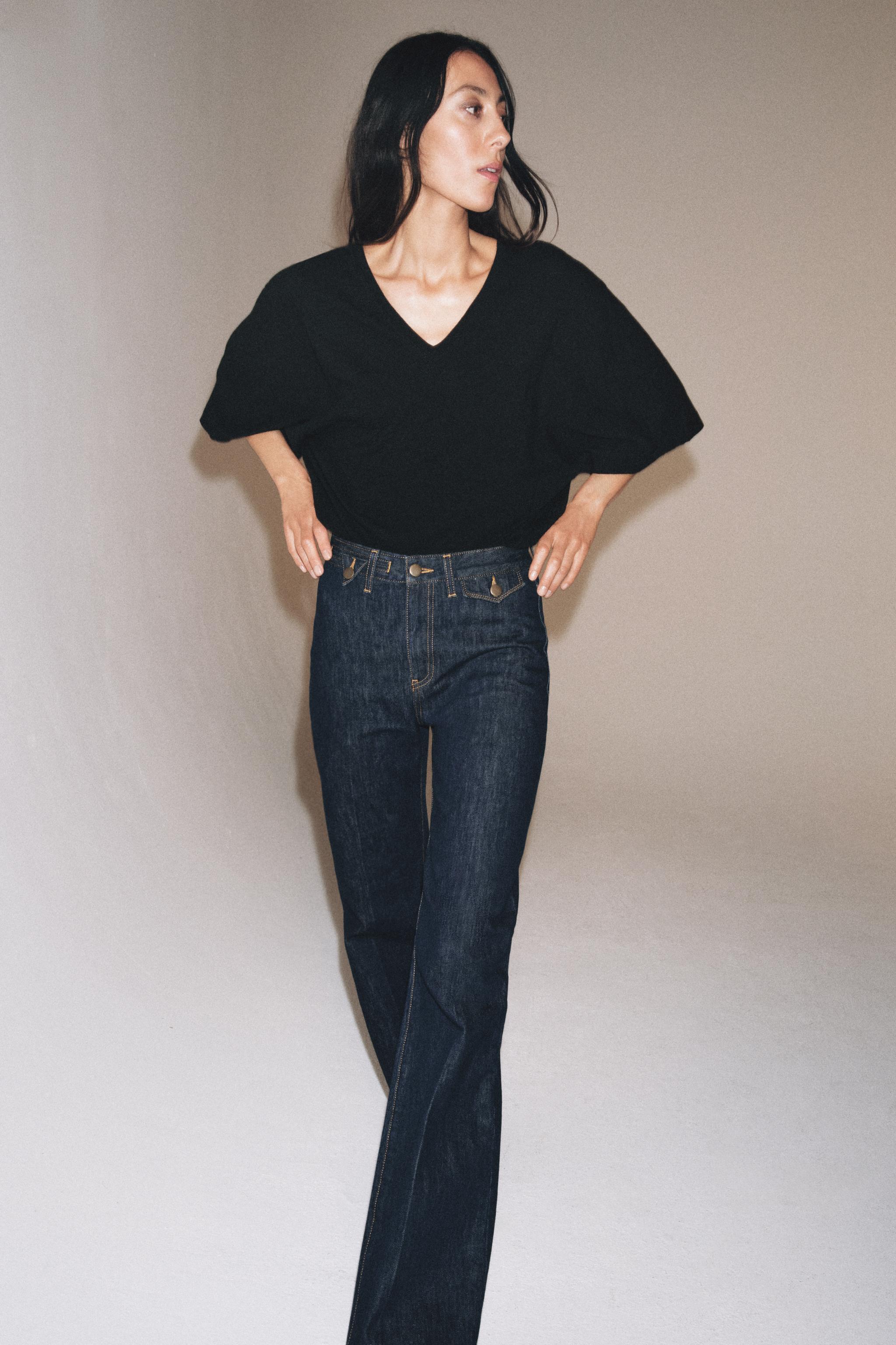 V-NECK T-SHIRT