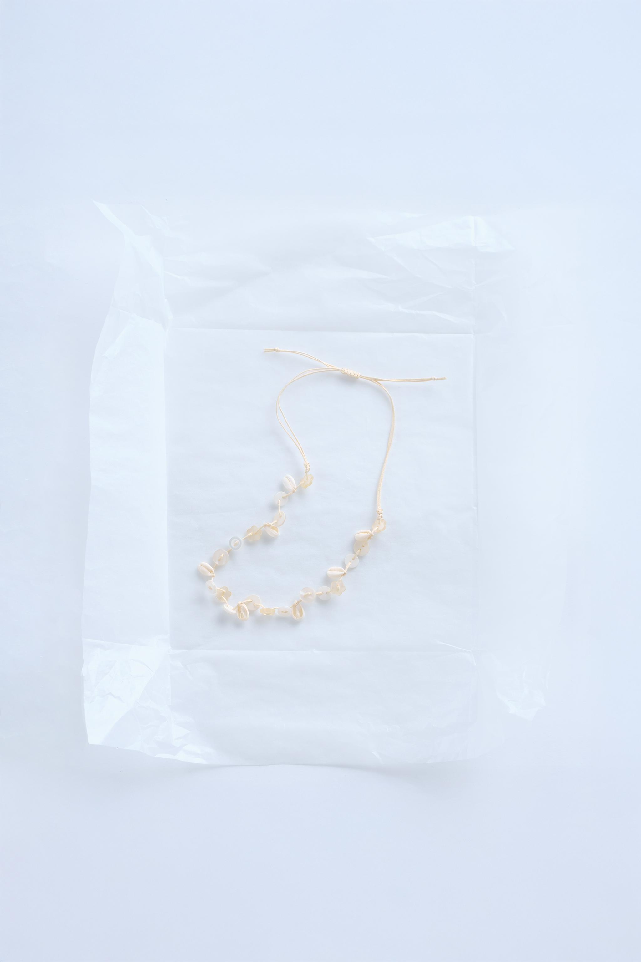 TIMELESZ - SHELL AND BUTTON NECKLACE - Light beige | ZARA