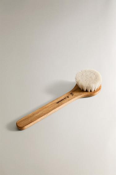 IRIS HANTVERK FACE BRUSH - Light beige by Zara - Image 1