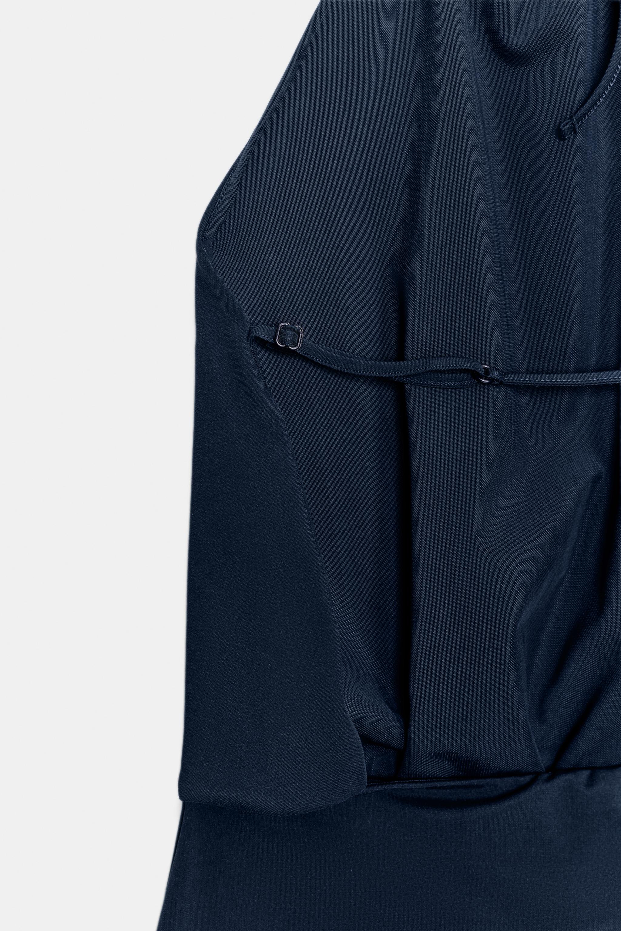 ROBE FLUIDE À ENCOLURE AMÉRICAINE