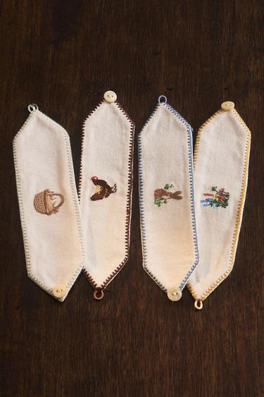 LOT DE RONDS DE SERVIETTE BRODERIE PÂQUES (LOT DE 4) - Écru de Zara